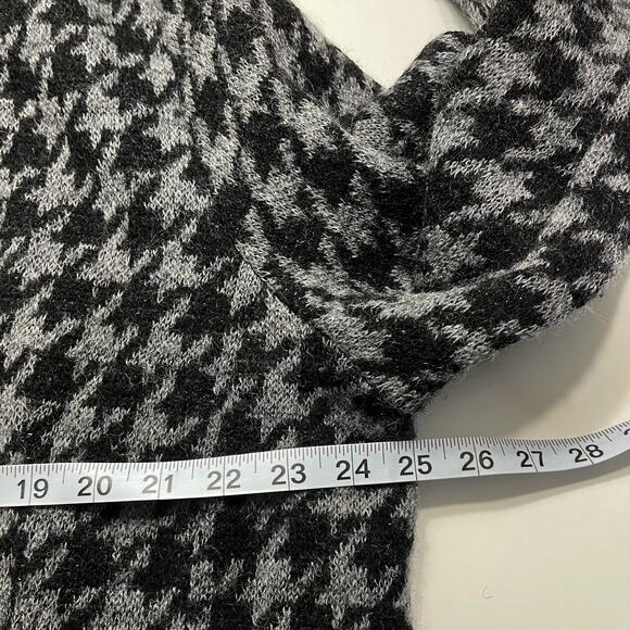 Wool Blend Vilxi International Women’s Cardigan Sz 2X Black Gray Houndstooth - Picture 7 of 8
